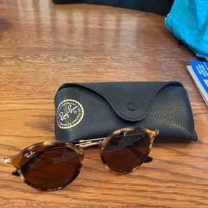Ray-Ban circle sunglasses